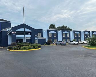 Classic Inn By OYO I- 240 Near Memphis Airport - Memphis - Edificio