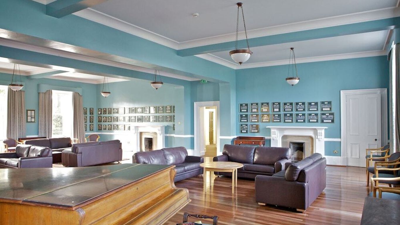 Mcintosh Hall - Campus Accommodation