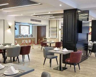 El Aziz Inn - Zeralda - Restaurante