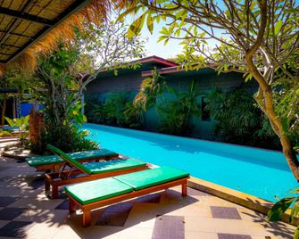 2 Home - Chalong - Piscina