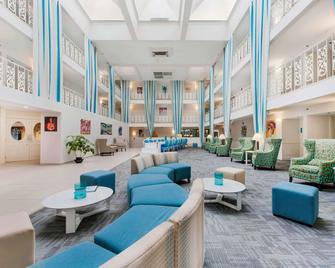 The Blu Hotel Blue Ash Cincinnati Ascend Hotel Collection - Sharonville - Resepsjon