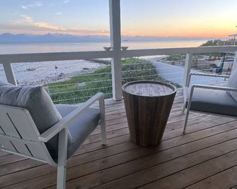 Sapphire House Utila, a Waterfront 2 Bedroom Upscale Private Home. - Utila - Balcony