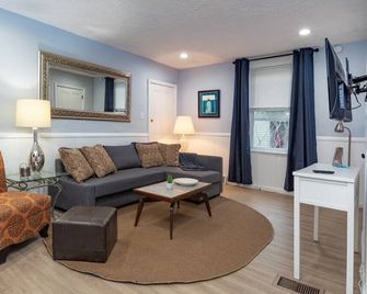 Stylish and Refined with Easy City Access - Pittsburgh - Wohnzimmer