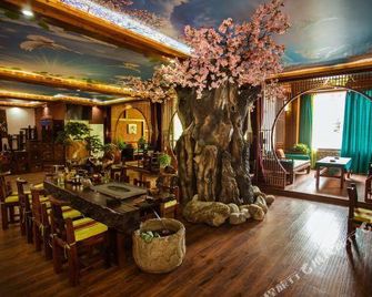 Ada Manor Hotel - Ньїнгчі - Лаунж