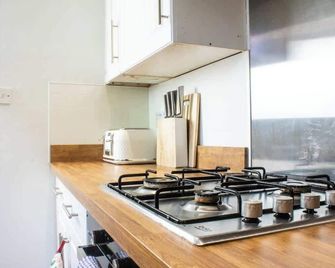 Maria's House - York Retreat 3 Bedroom Home - York - Kitchen