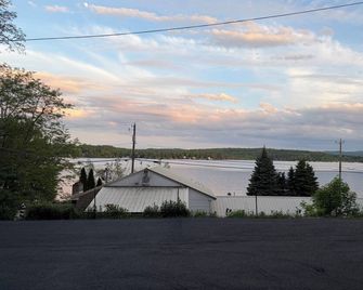 Winnisquam Loft - Lake Views and Attractions - Tilton - Outdoors view