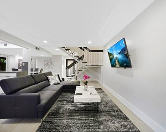 Spacious Updated Home With Office By Pmi - Kendall