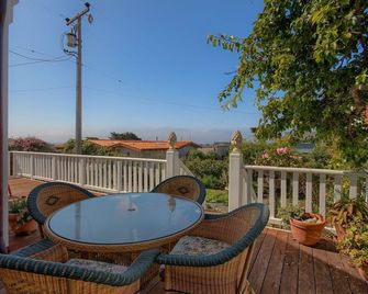 A Victorian Lightkeepers House-Spring Special - Cambria - Balcón