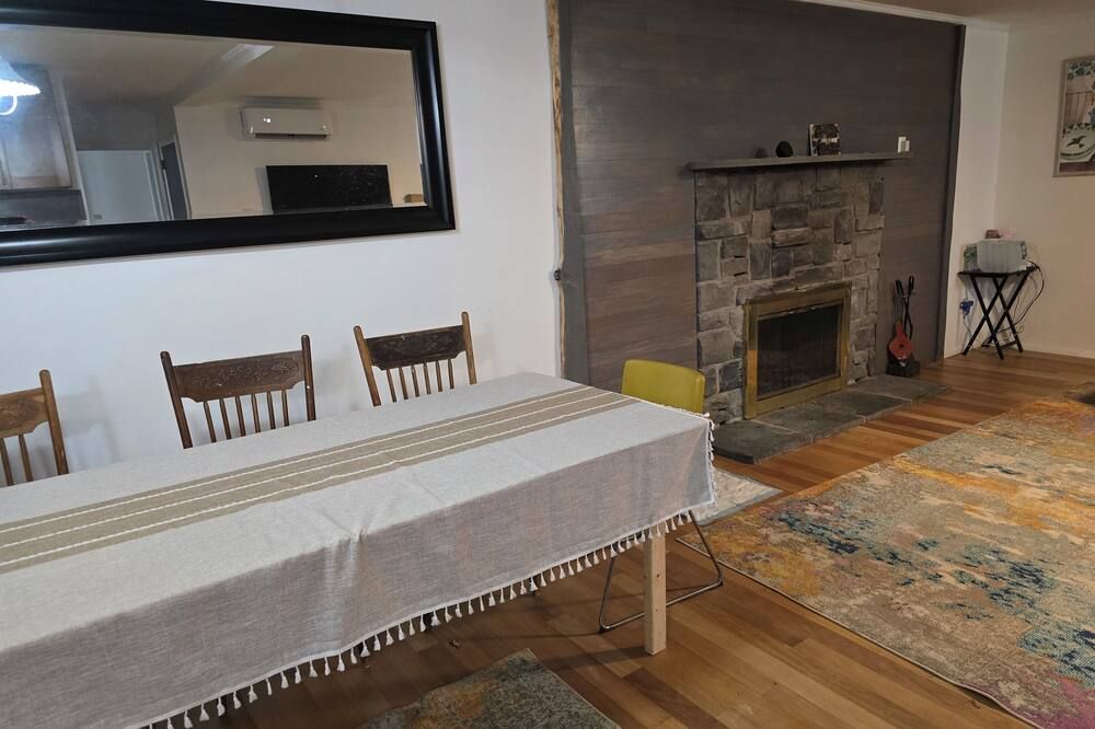 Charming 3-bedroom house in peaceful Milford near lake beach - Milford - Eetruimte