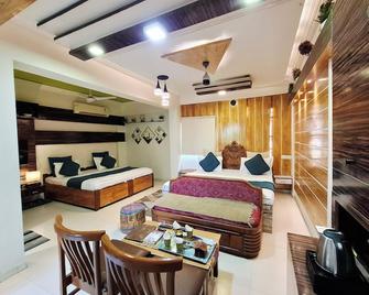 Hotel Krishna Ahmedabad - Ahmedabad - Slaapkamer