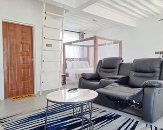 Cave Diani Studio Apartments - Diani Beach - Salon