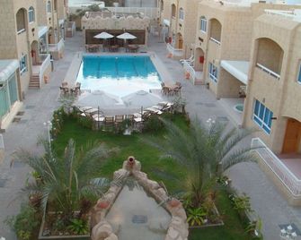 Verona Resorts Sharjah - סארייאה - בריכה