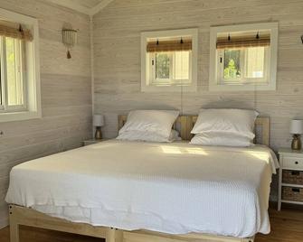New! Islander Turtle Tale- Stunning waterfront tiny-cottage - Upper Bogue - Habitación