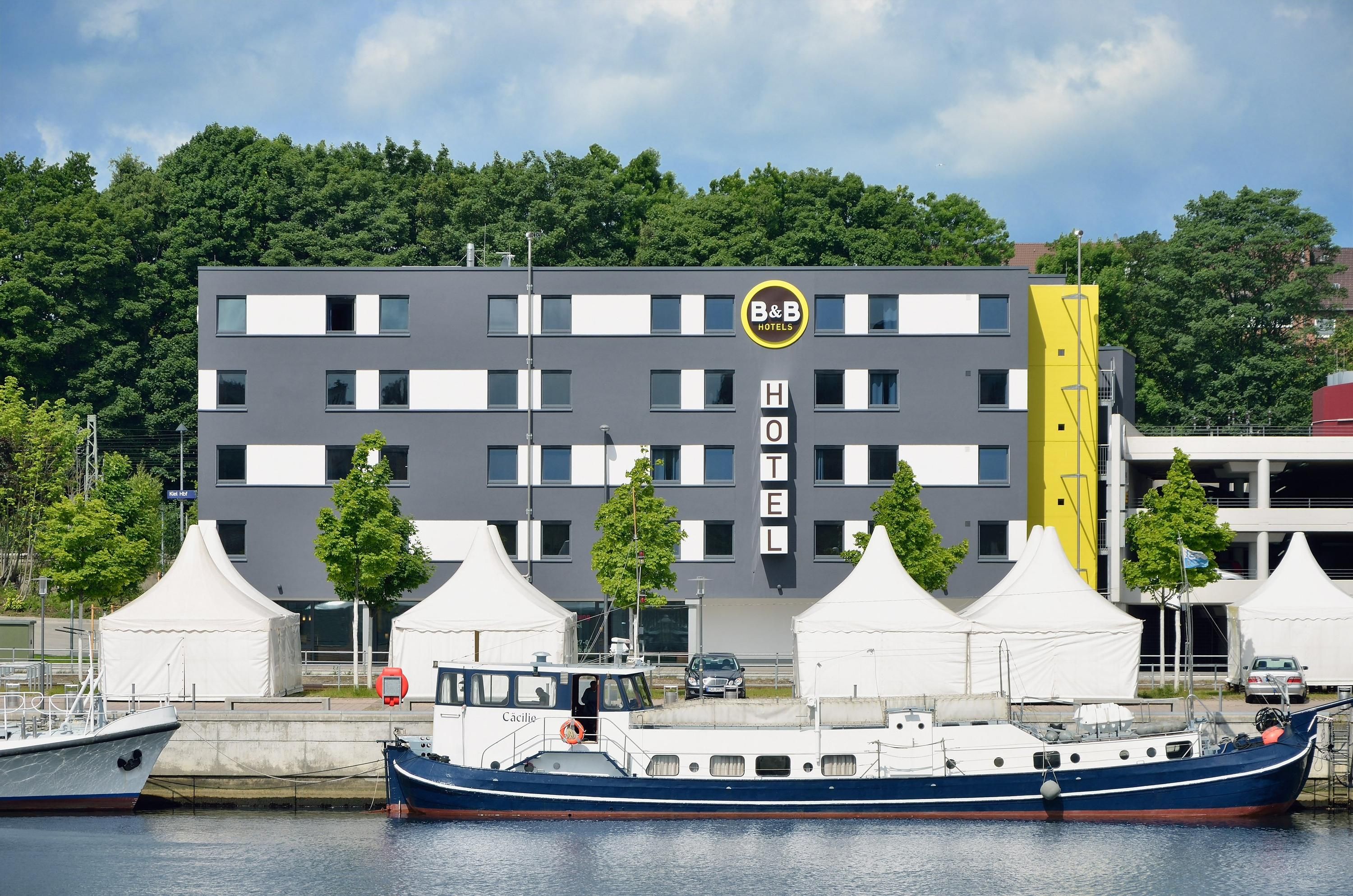 B B Hotel Kiel City Aed 313 A E D 3 9 0 Kiel Hotel Deals Reviews Kayak