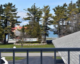 Lighthouse View Motel - Mackinaw City - Balcón