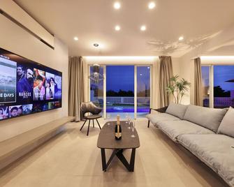 Crystal Villa Bayside - Miyakojima - Living room