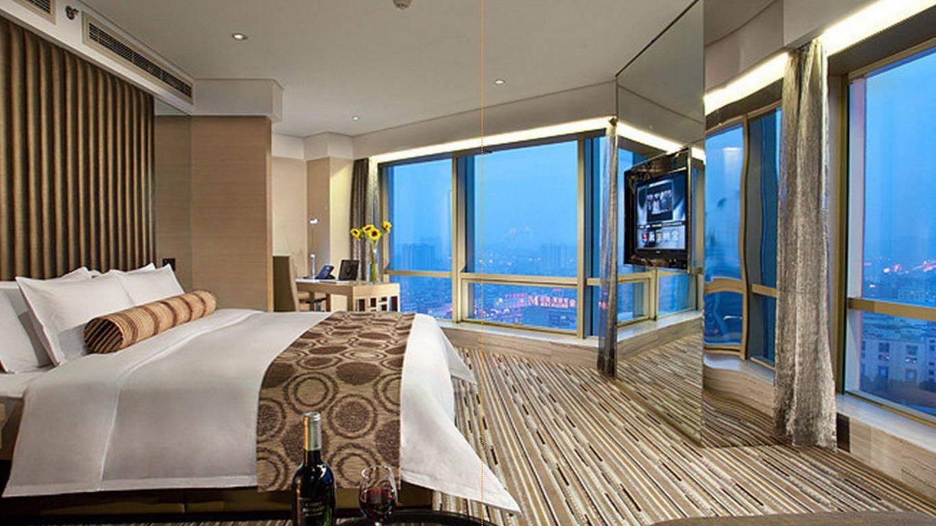 Longchamp Garden Hotel