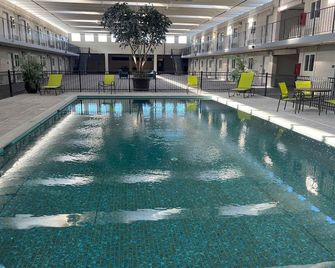 Extended Stay America Select Suites - Sterling - Sterling - Piscina