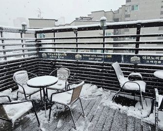 Ekonomy Hotel Incheon - אינצ'ון - מרפסת