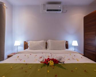 Crystal Shores Self Catering Apartments - Beau Vallon, Seychelles - Beau Vallon - Bedroom