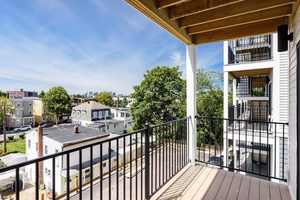 Luxury, New 2-Bedroom Condo Near Airport/Boston/Train - בוסטון - מרפסת