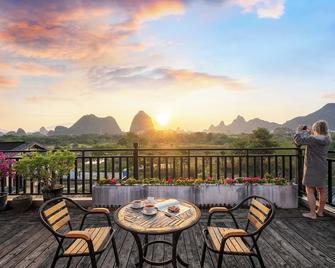 Guilin Village Creek Inn-Free private car pick up station stay 3 nights - Guilin - Balcony