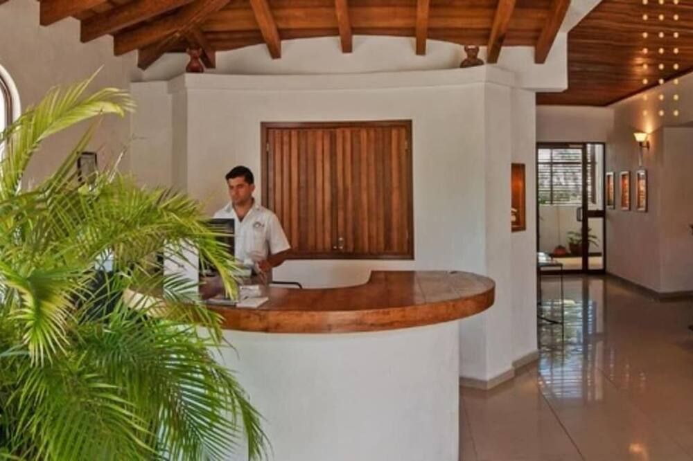 Hotel Pez Vela - מנזניו - דלפק קבלה