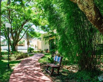 Hotel Jardim da Serra - São Pedro - Innenhof