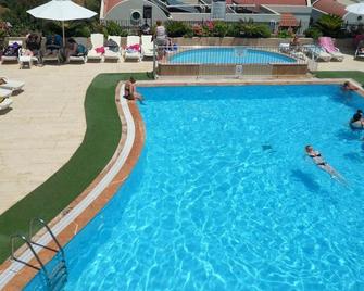 Ozukara 2 Apart - Bodrum - Piscina