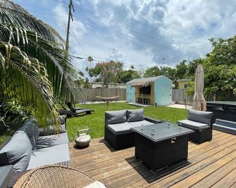 Hot Tub, Tiki Bar, Outdoor Shower, Near - West Palm Beach - Patio