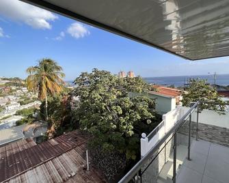 Gulfview Townhouse with Pool and Jacuzzi - Carenage - Balcón