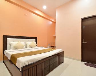OYO Hotel Galaxy - Chandigarh - Bedroom