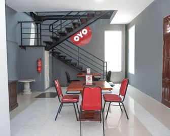 OYO 682 Ceria Homestay Syariah - Semarang - Restaurant
