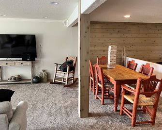 Pelican Lake Beautiful 5 bedroom - Detroit Lakes - Dining room