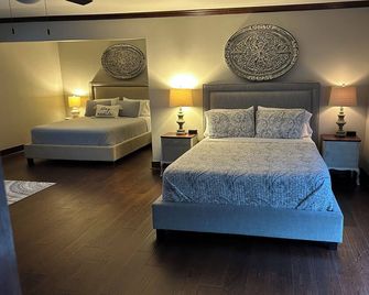 Spacious Country Home Entire house Sleeps 10 3500 sq ft - Sanger - Habitación