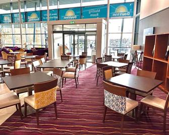 Days Inn by Wyndham Wetherby - Везербі - Ресторан