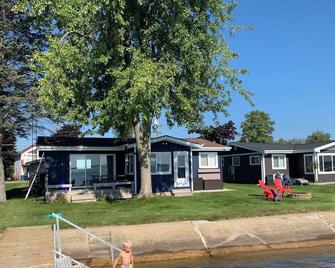 Water Front Family Cottage on the West Shore of the North Bay - Houghton Lake - Gebouw