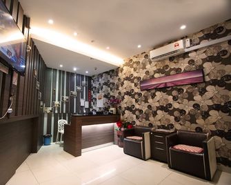 Pavilion Inn - Miri - Rezeption