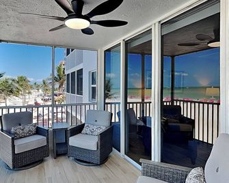 Estero Island Beach Villas 204 - Fort Myers Beach - Balcón