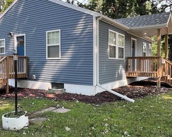 Remodeled home close to lake and walking trails - Albert Lea - Building