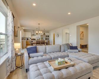 13 Mi to University of Wisconsin: Suburban Home - Oregon - Sala de estar