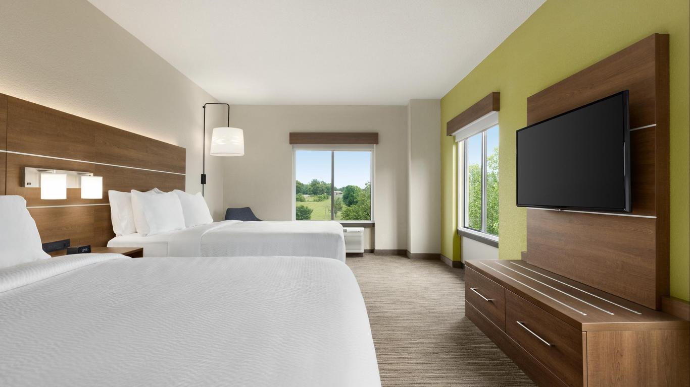 Holiday Inn Express & Suites Akron Regional Airport Area