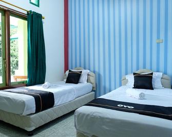 OYO 2186 Esbe Hotel Syariah - Tanjung Pandan - Bedroom