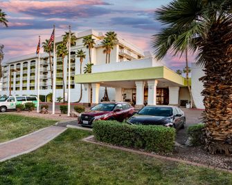 Holiday Inn Phoenix-Mesa/Chandler By IHG - Mesa - Bangunan