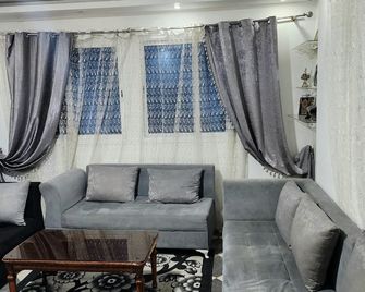 Appartement chaleureux et convivial - À 5 minutes de la plage! - Aïn Taya - Sala de estar