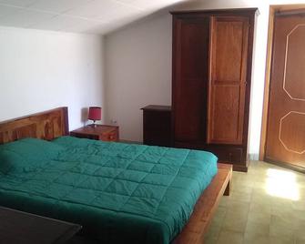 Affitta Camere Monte Grappa - Tempio Pausania - Habitación
