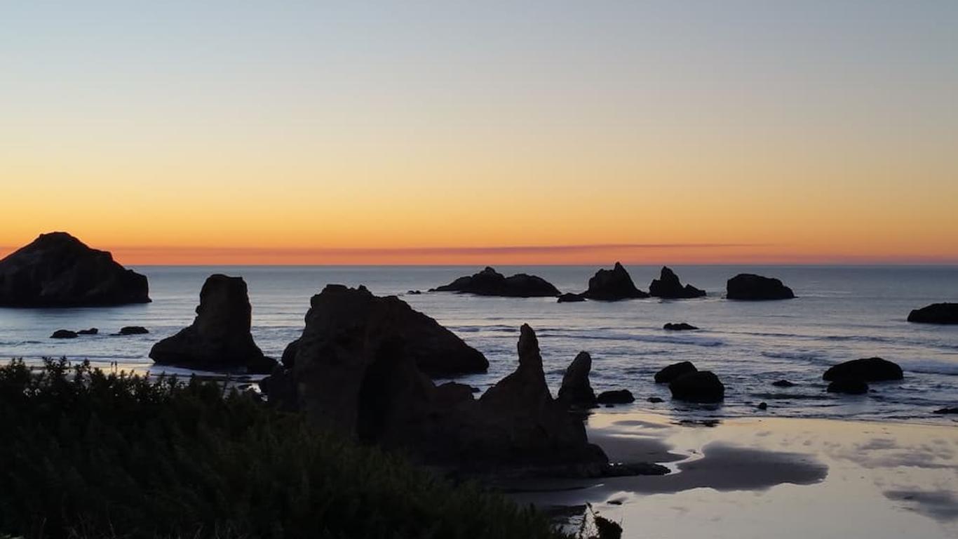 Sunset Oceanfront Lodging