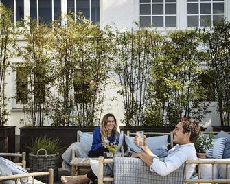 Tisvildeleje Strandhotel - Tisvildeleje - Patio