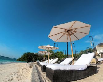 科科莫度假酒店 - Pemenang - 海灘