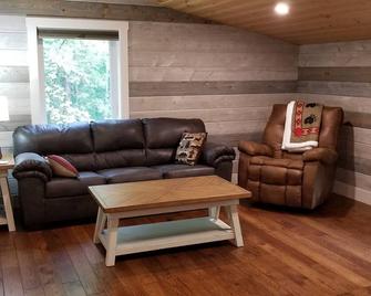 Storybook Caretaker's Cabin in the Woods -Clemson - Central - Living room